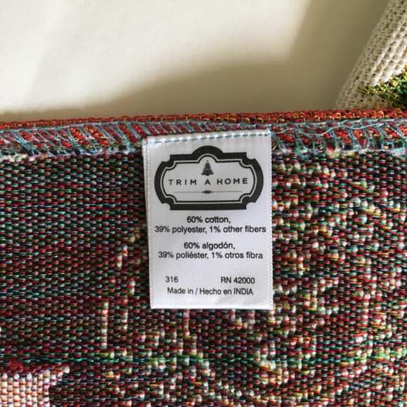 Tapestry Christmas table runner. - Picture 4 of 16